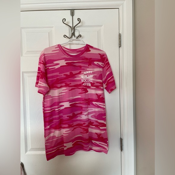 ASSC x Hello Kitty Tshirt - Picture 3 of 7